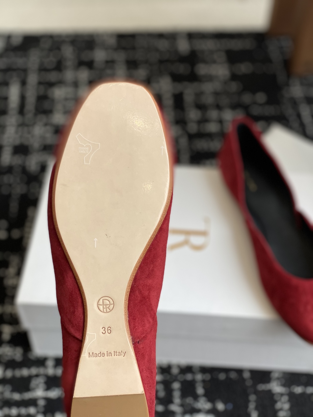 代购级
the row  25ss 春夏季 新款 玛丽珍 芭蕾舞 单鞋

据说这是本年度最美丽的芭蕾舞 