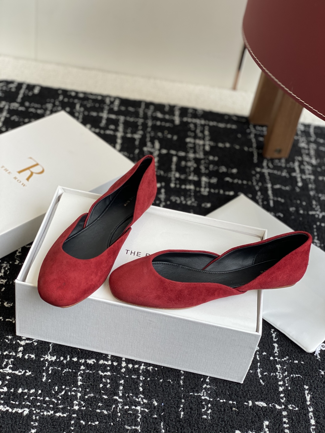 代购级
the row  25ss 春夏季 新款 玛丽珍 芭蕾舞 单鞋

据说这是本年度最美丽的芭蕾舞 