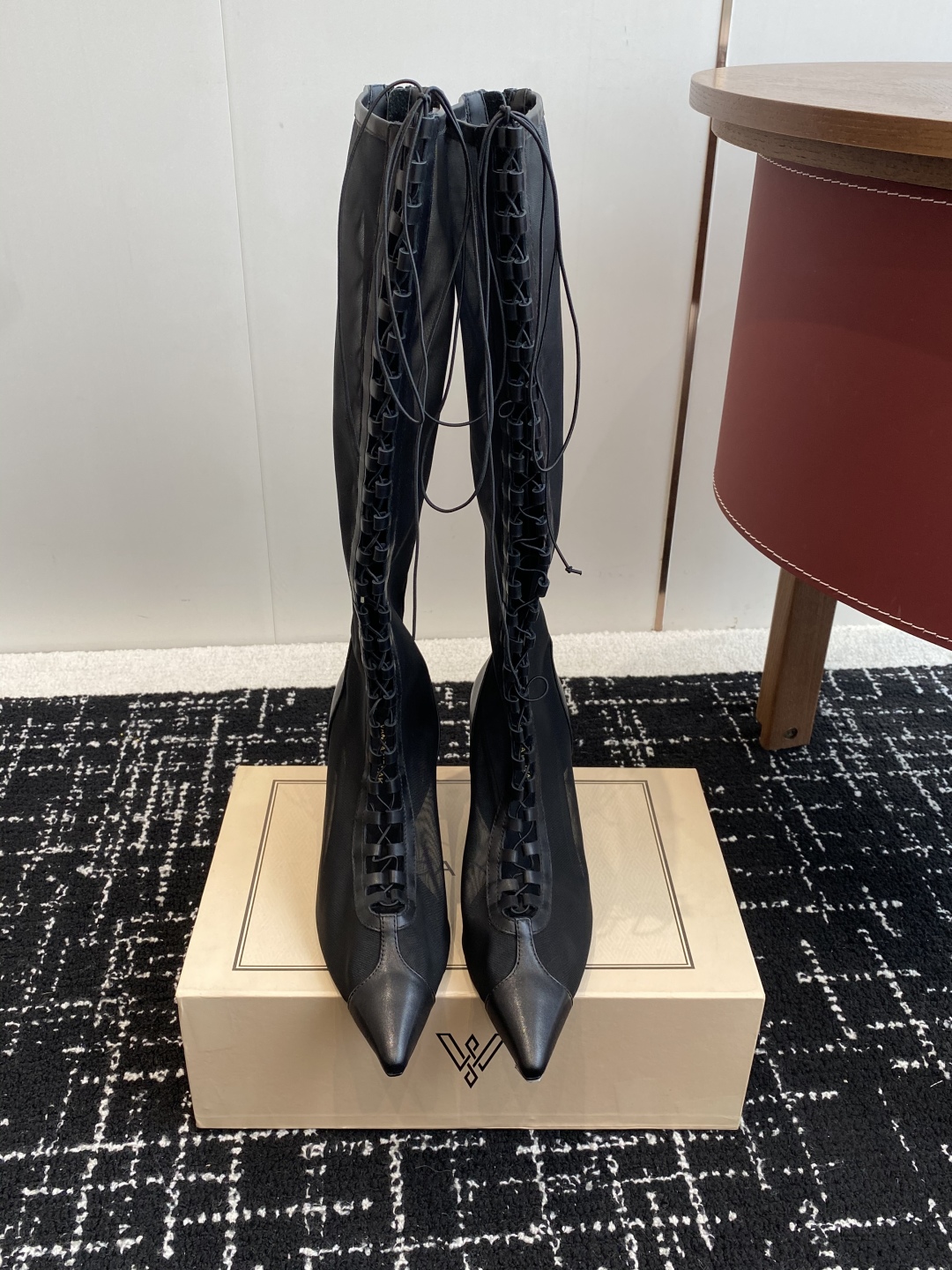 代购级
VANDA NOVAK来自意大利品牌  全网独家
耗时3个月研发 鞋跟独特设计酒杯 重磅系列

