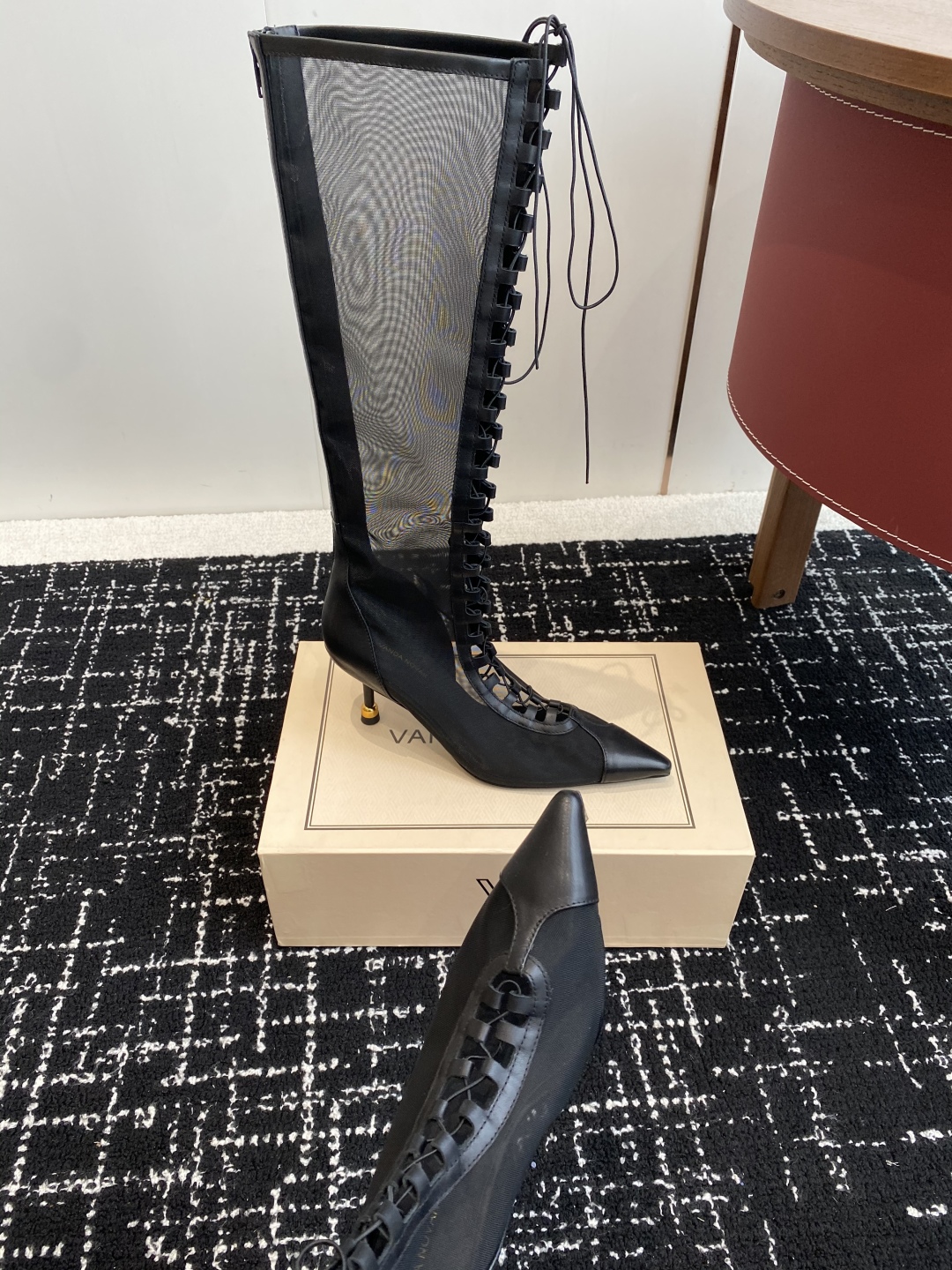 代购级
VANDA NOVAK来自意大利品牌  全网独家
耗时3个月研发 鞋跟独特设计酒杯 重磅系列

