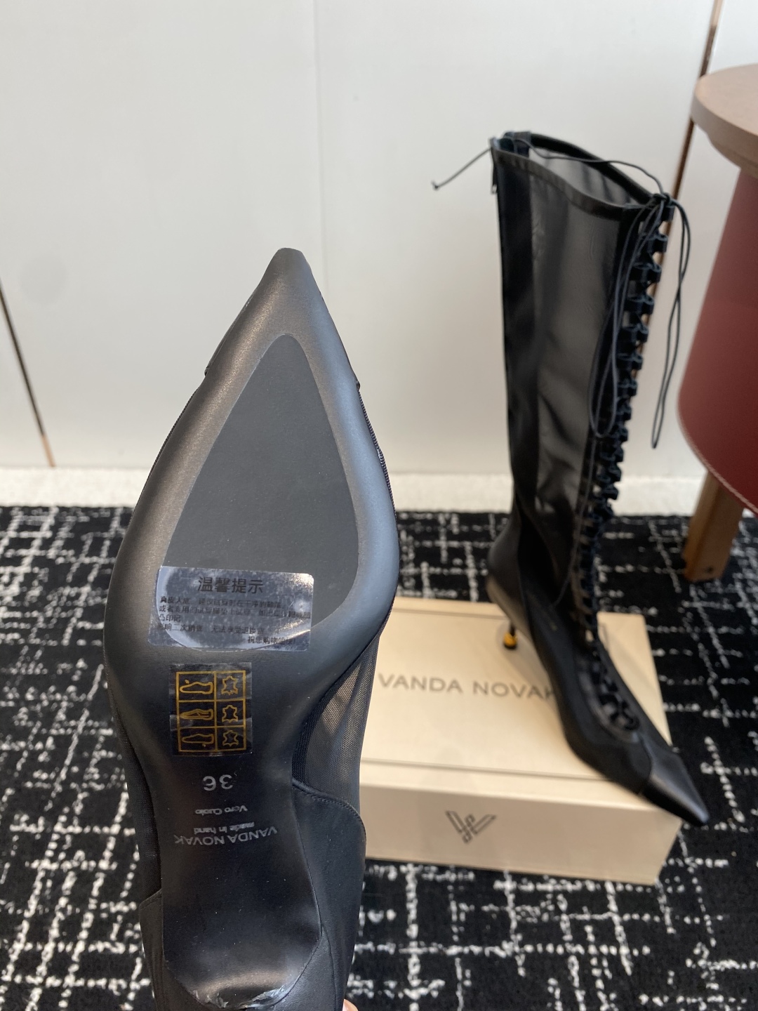 代购级
VANDA NOVAK来自意大利品牌  全网独家
耗时3个月研发 鞋跟独特设计酒杯 重磅系列

