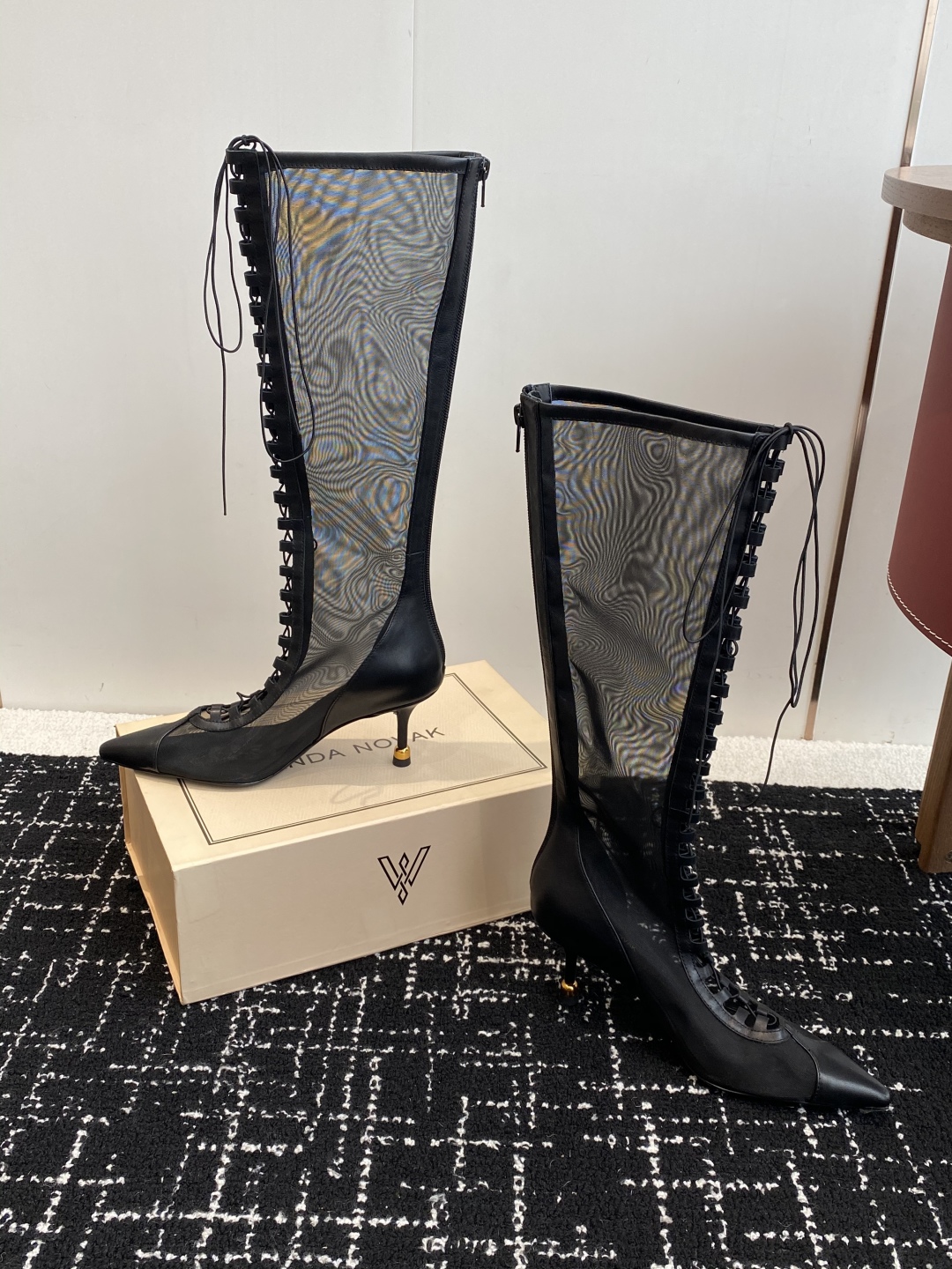 代购级
VANDA NOVAK来自意大利品牌  全网独家
耗时3个月研发 鞋跟独特设计酒杯 重磅系列

