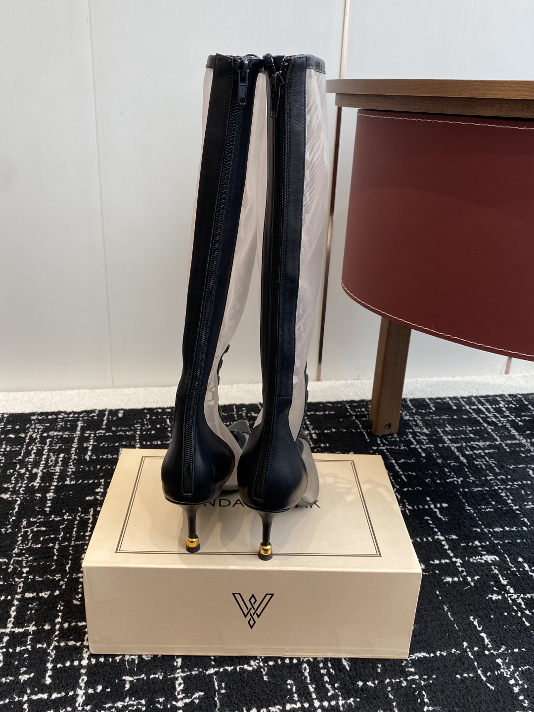 代购级
VANDA NOVAK来自意大利品牌  全网独家
耗时3个月研发 鞋跟独特设计酒杯 重磅系列

