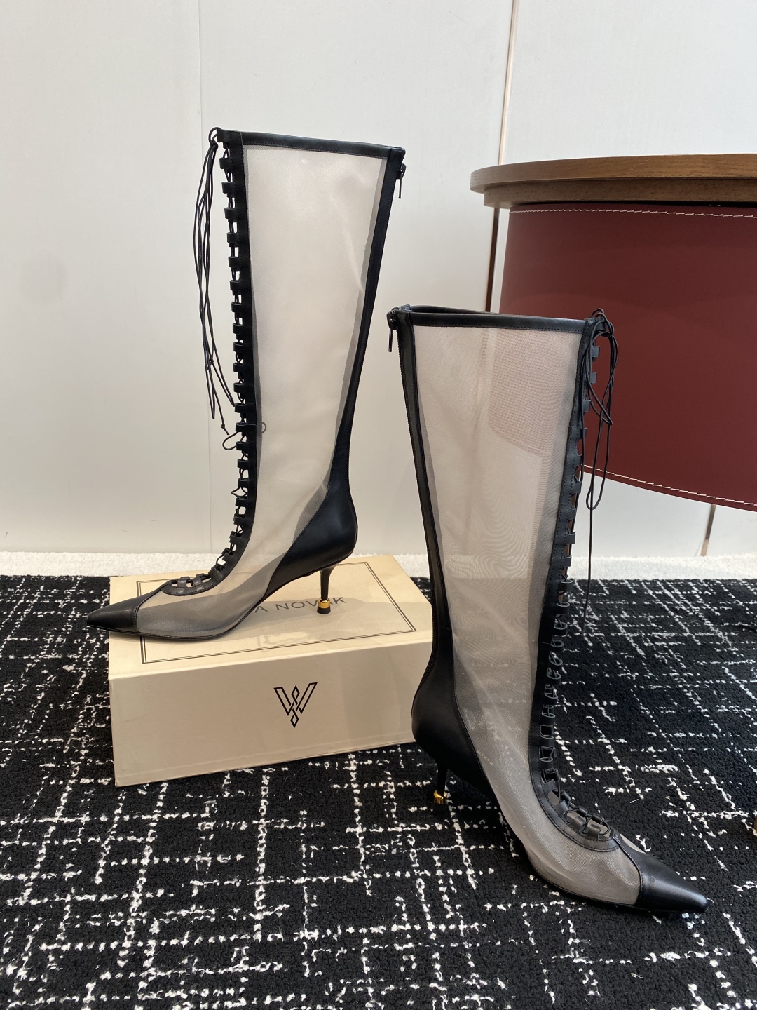 代购级
VANDA NOVAK来自意大利品牌  全网独家
耗时3个月研发 鞋跟独特设计酒杯 重磅系列

