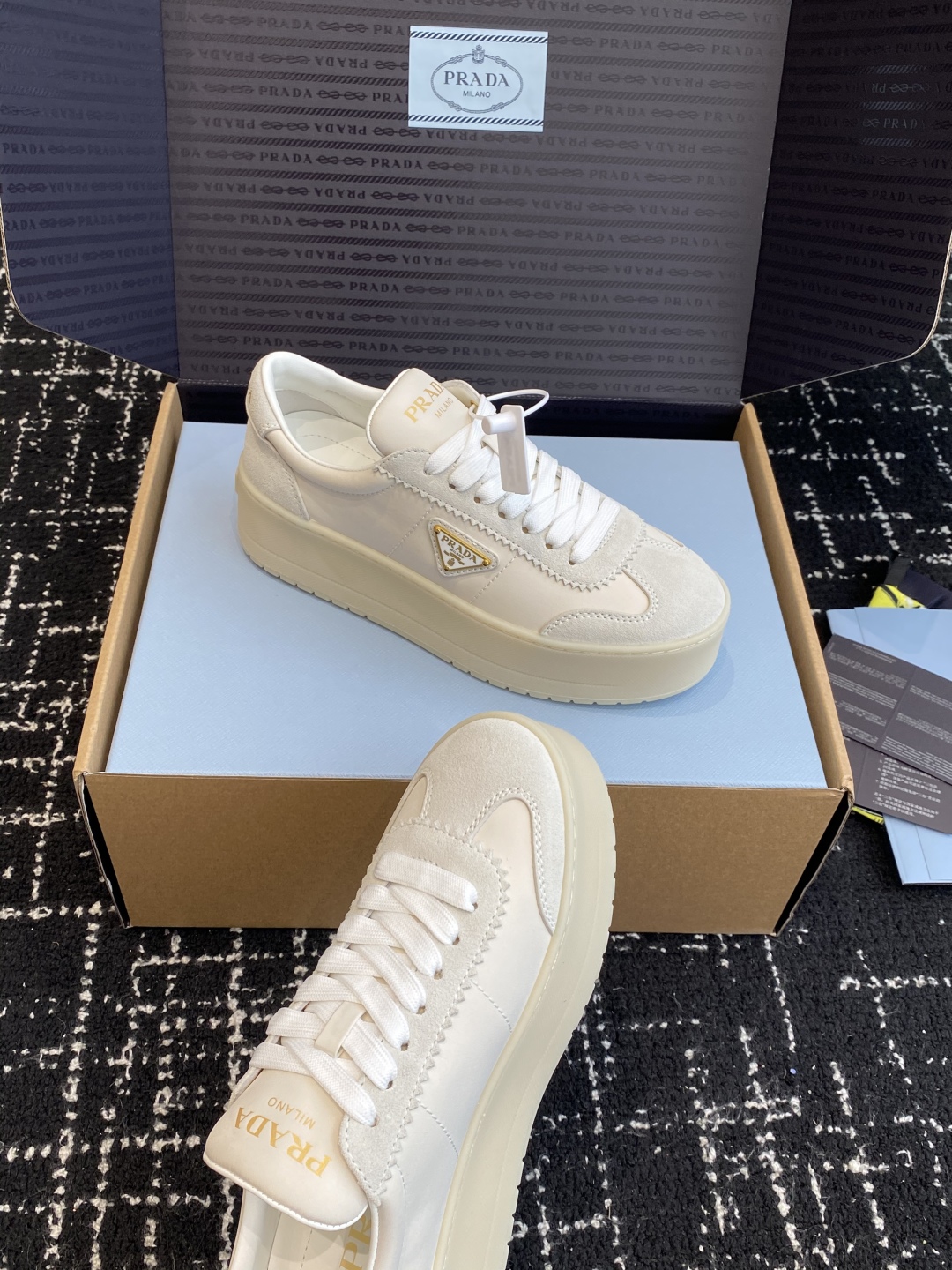 东莞代购级（官网同步✈️盒包装）
Prada 25ss p家 25春夏厚底小白鞋（德训风格）

麂皮和光