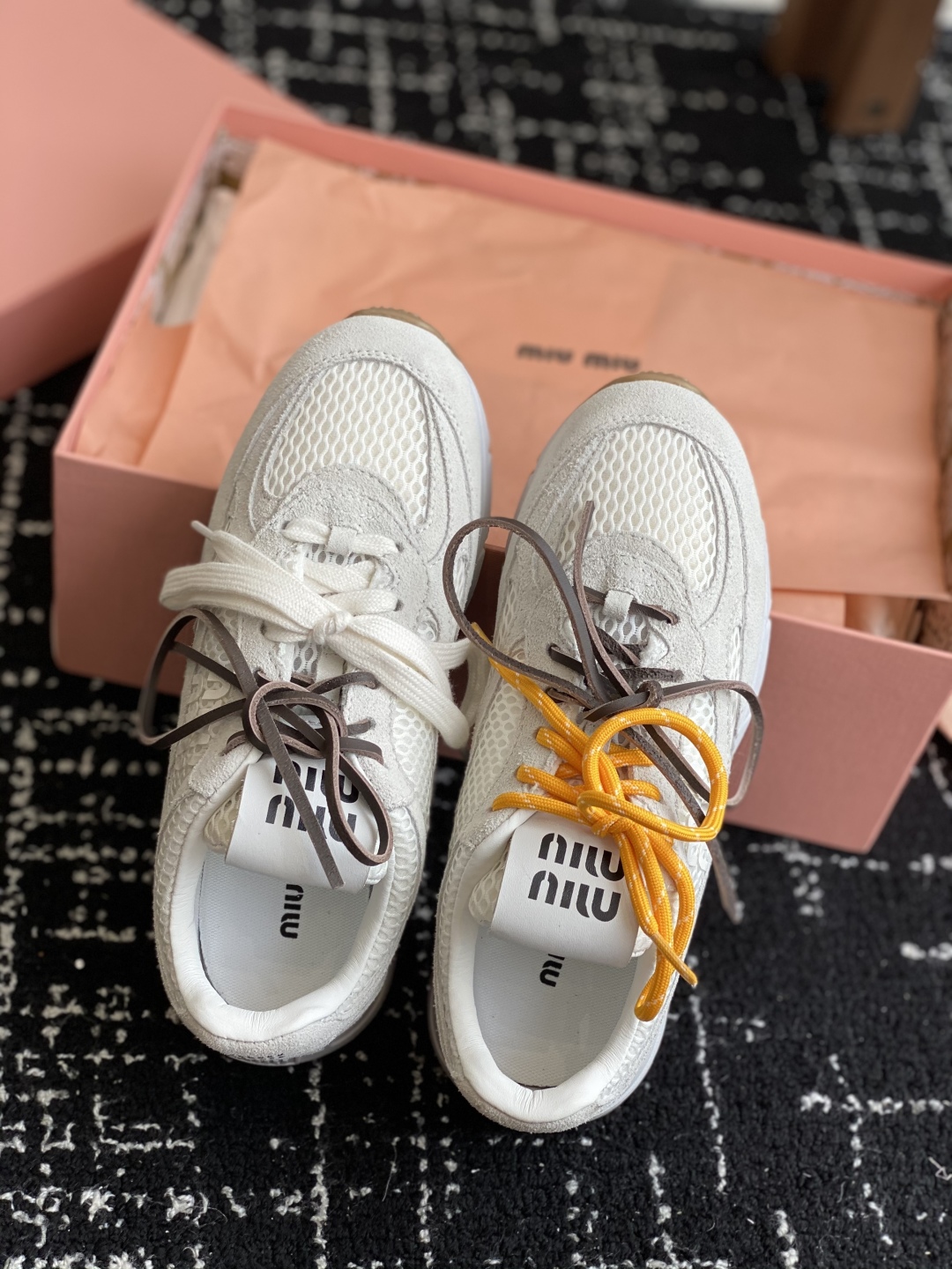 代购级
miumiu  25ss 春夏新款 厚底 运动休闲鞋 

简约造型，超轻原版开模鞋底，脚感妥妥满