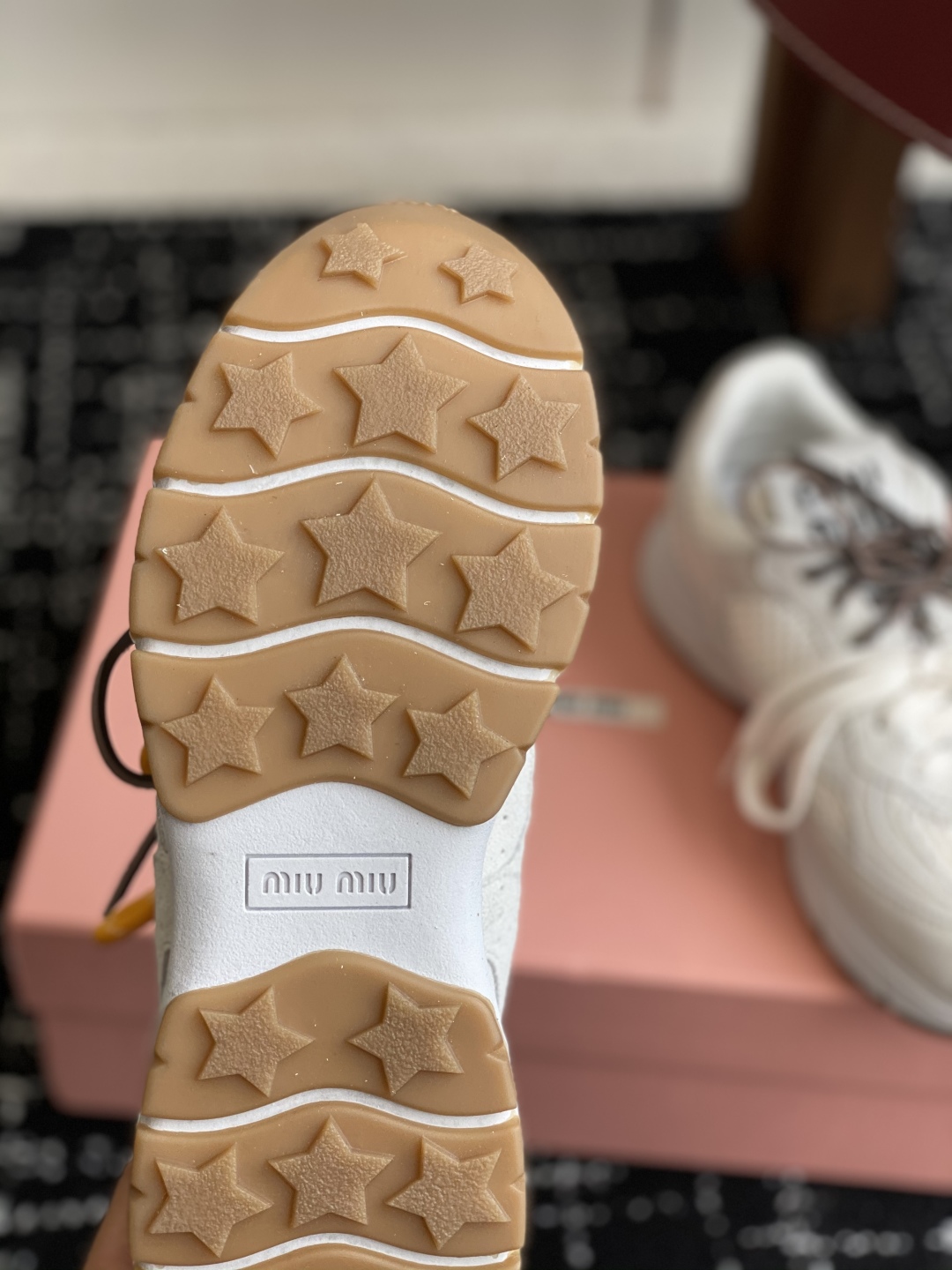 代购级
miumiu  25ss 春夏新款 厚底 运动休闲鞋 

简约造型，超轻原版开模鞋底，脚感妥妥满