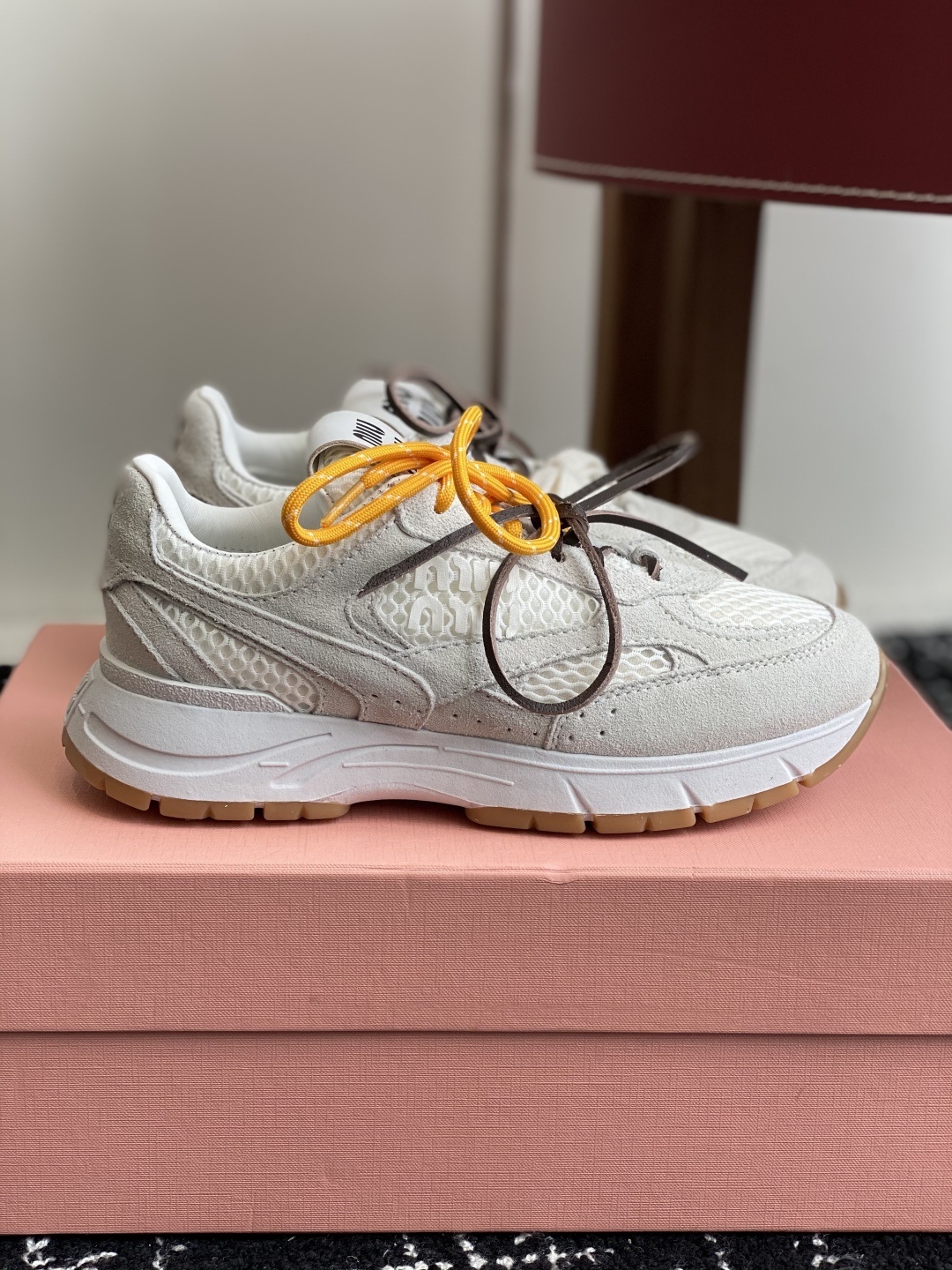 代购级
miumiu  25ss 春夏新款 厚底 运动休闲鞋 

简约造型，超轻原版开模鞋底，脚感妥妥满