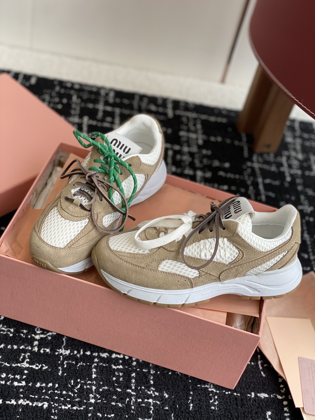 代购级
miumiu  25ss 春夏新款 厚底 运动休闲鞋 

简约造型，超轻原版开模鞋底，脚感妥妥满