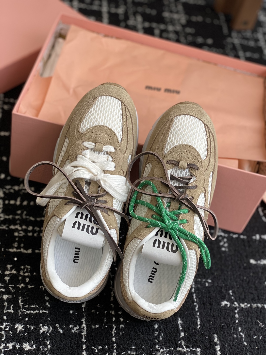 代购级
miumiu  25ss 春夏新款 厚底 运动休闲鞋 

简约造型，超轻原版开模鞋底，脚感妥妥满
