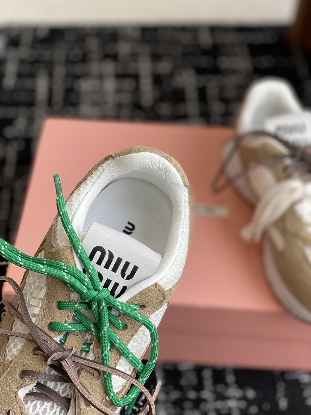 代购级
miumiu  25ss 春夏新款 厚底 运动休闲鞋 

简约造型，超轻原版开模鞋底，脚感妥妥满