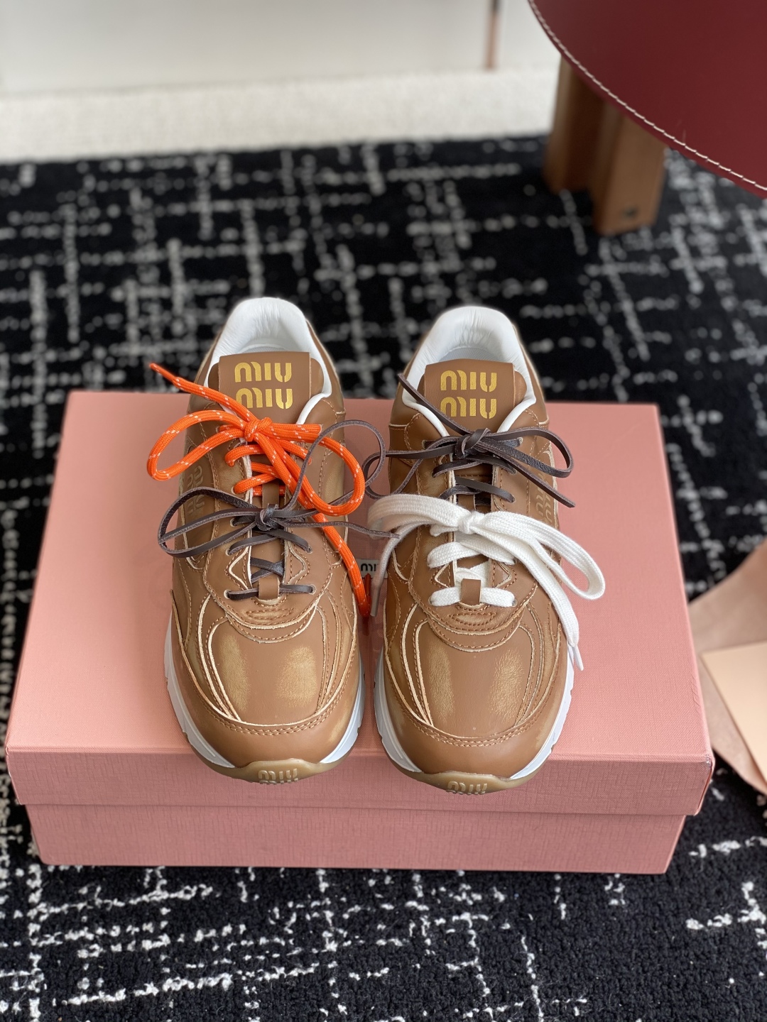 代购级
miumiu  25ss 春夏新款 厚底 运动休闲鞋 

简约造型，超轻原版开模鞋底，脚感妥妥满