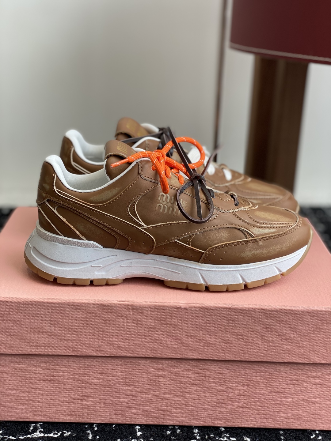 代购级
miumiu  25ss 春夏新款 厚底 运动休闲鞋 

简约造型，超轻原版开模鞋底，脚感妥妥满