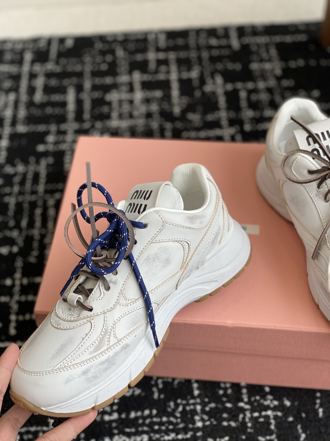 代购级
miumiu  25ss 春夏新款 厚底 运动休闲鞋 

简约造型，超轻原版开模鞋底，脚感妥妥满