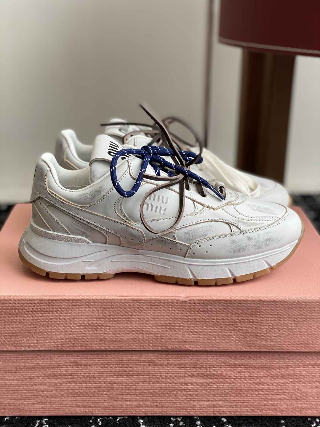 代购级
miumiu  25ss 春夏新款 厚底 运动休闲鞋 

简约造型，超轻原版开模鞋底，脚感妥妥满