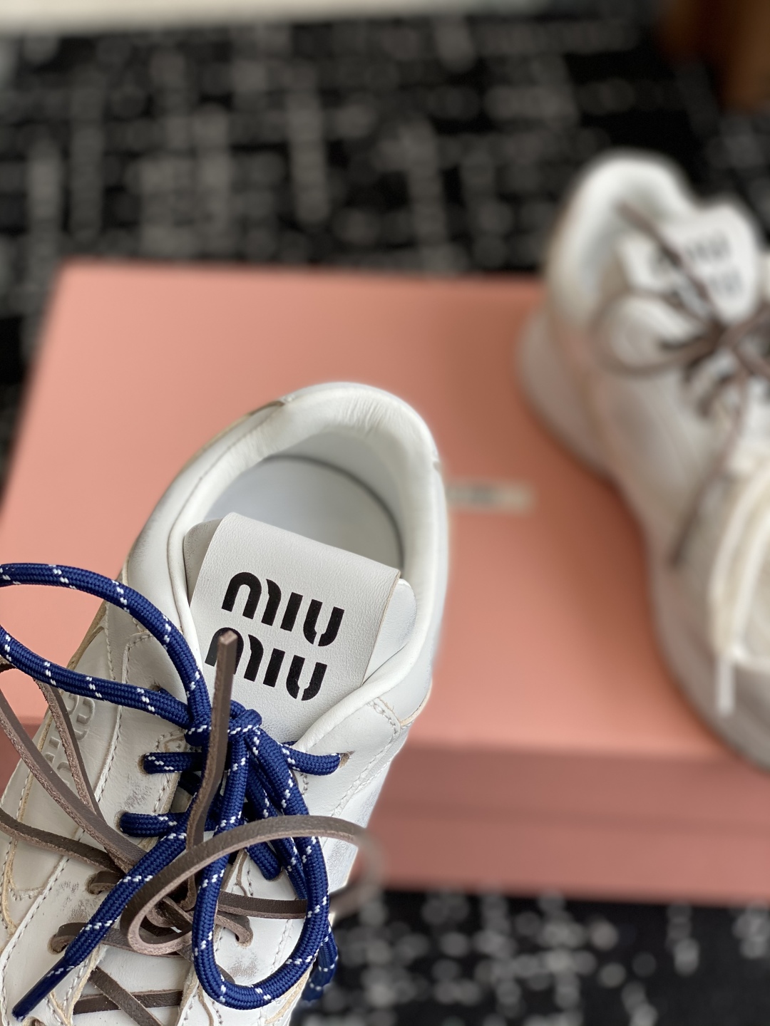 代购级
miumiu  25ss 春夏新款 厚底 运动休闲鞋 

简约造型，超轻原版开模鞋底，脚感妥妥满