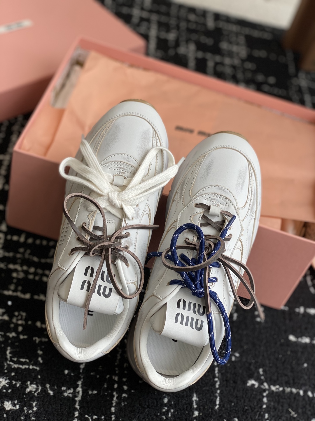 代购级
miumiu  25ss 春夏新款 厚底 运动休闲鞋 

简约造型，超轻原版开模鞋底，脚感妥妥满