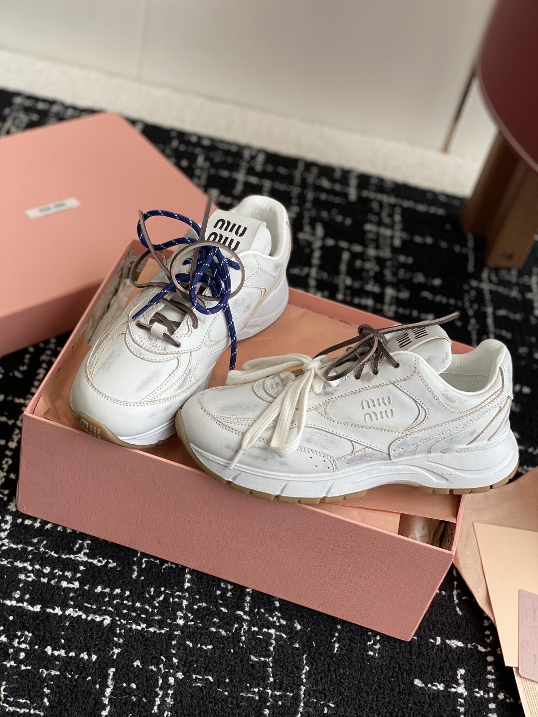 代购级
miumiu  25ss 春夏新款 厚底 运动休闲鞋 

简约造型，超轻原版开模鞋底，脚感妥妥满