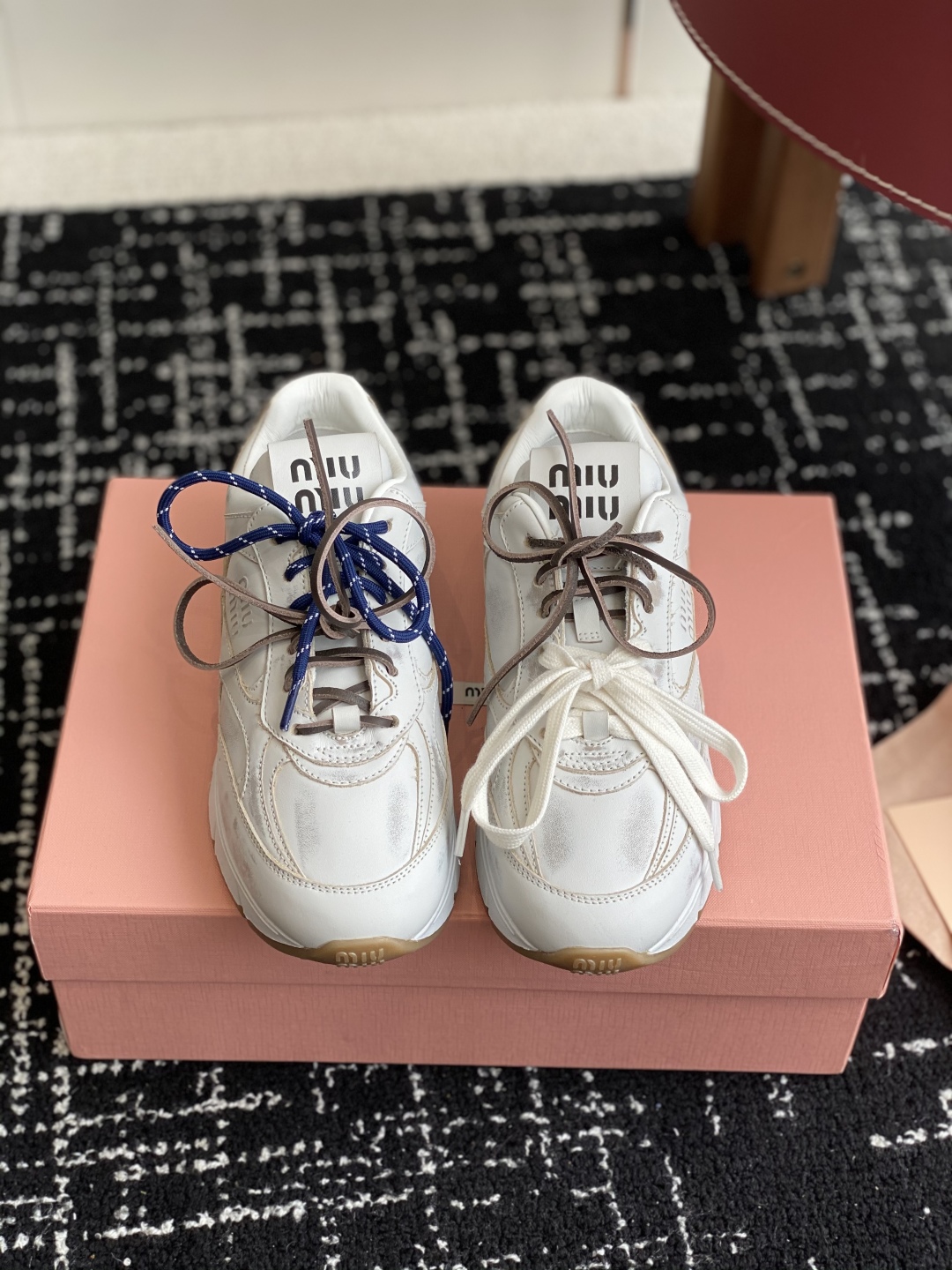 代购级
miumiu  25ss 春夏新款 厚底 运动休闲鞋 

简约造型，超轻原版开模鞋底，脚感妥妥满