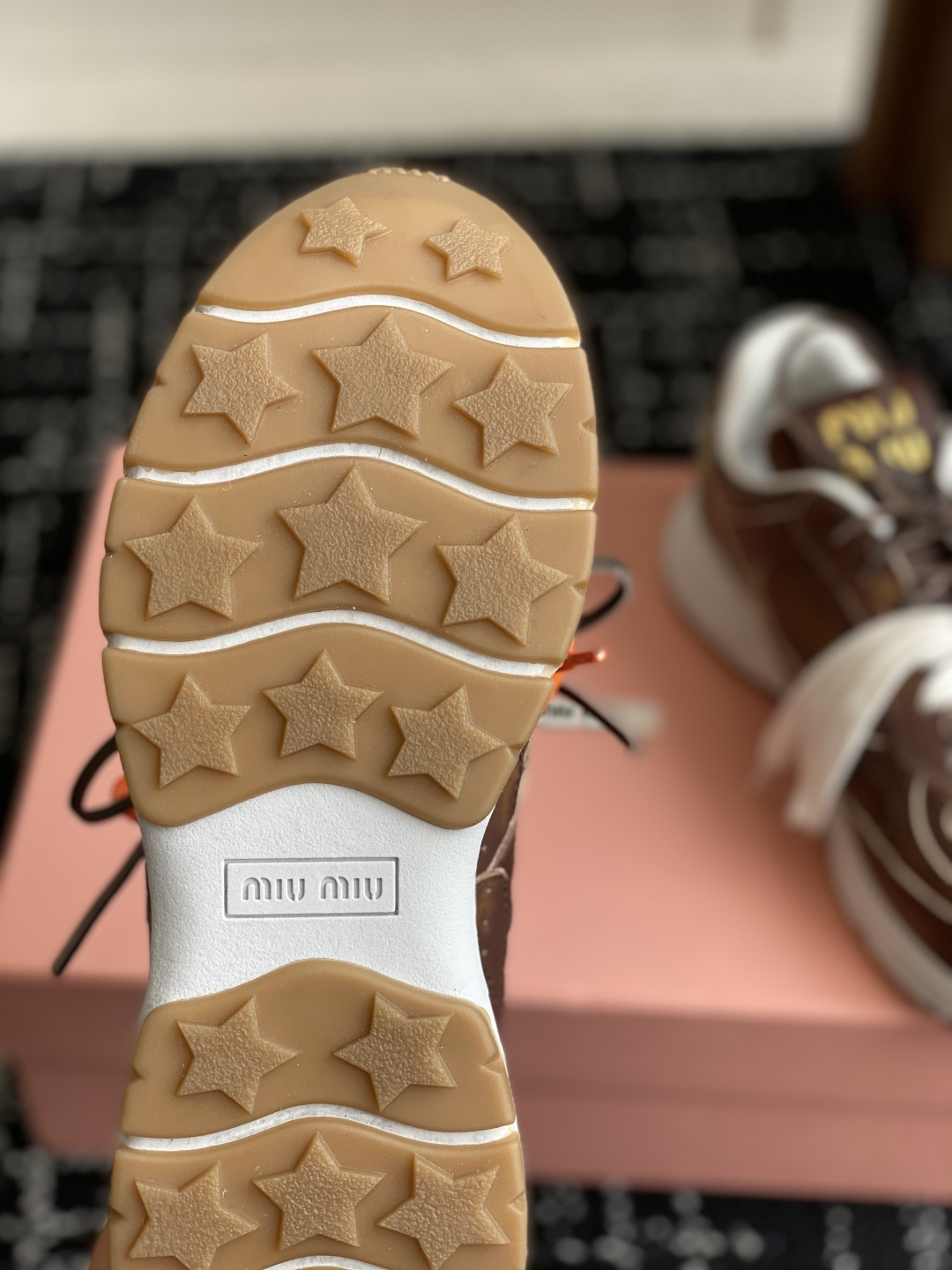 代购级
miumiu  25ss 春夏新款 厚底 运动休闲鞋 

简约造型，超轻原版开模鞋底，脚感妥妥满