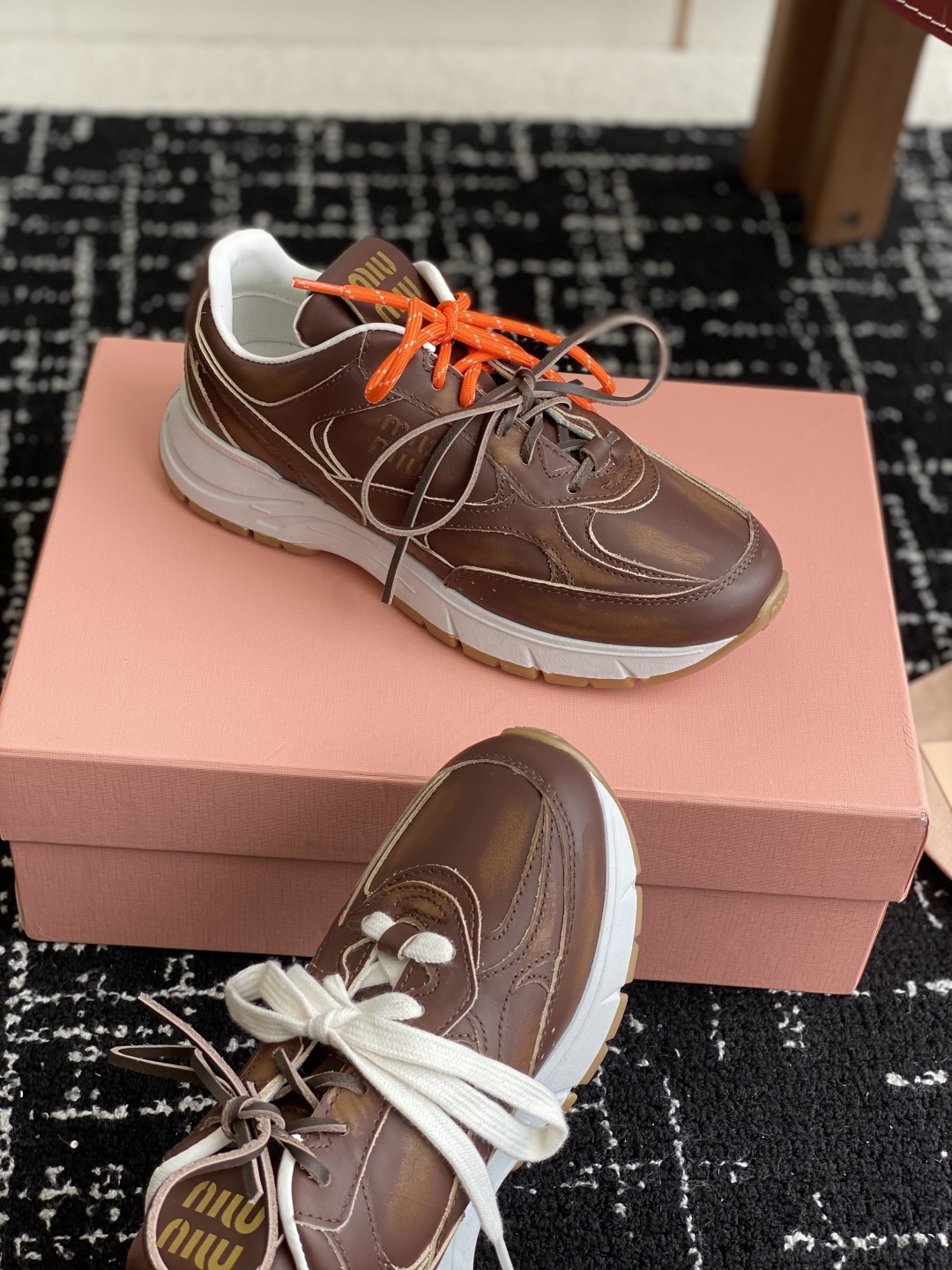 代购级
miumiu  25ss 春夏新款 厚底 运动休闲鞋 

简约造型，超轻原版开模鞋底，脚感妥妥满