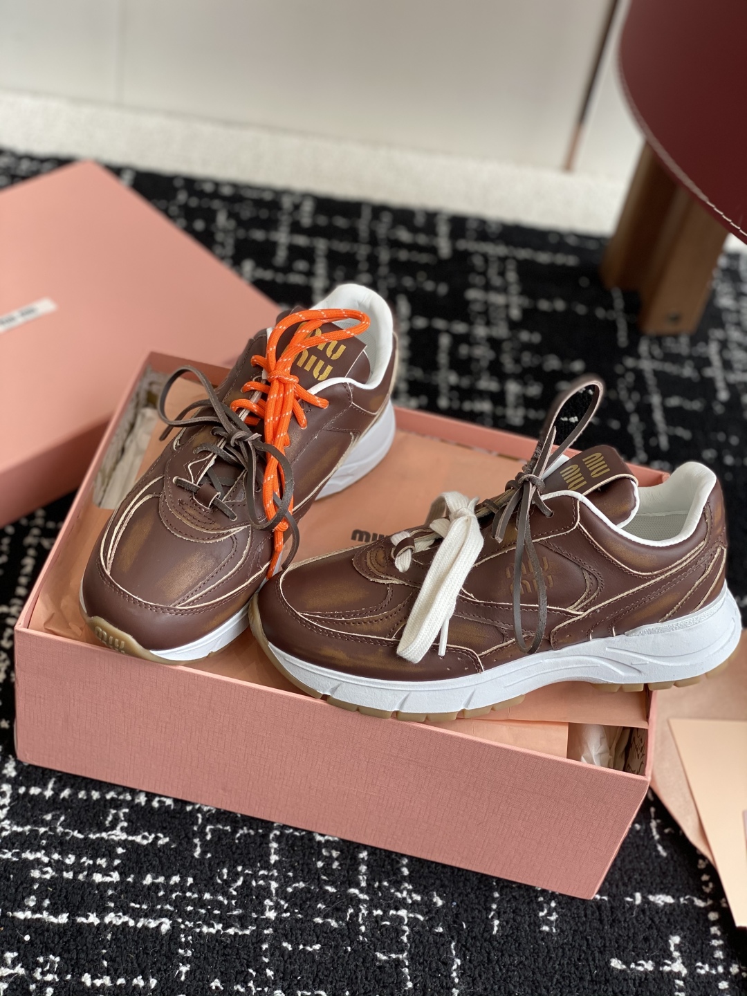代购级
miumiu  25ss 春夏新款 厚底 运动休闲鞋 

简约造型，超轻原版开模鞋底，脚感妥妥满