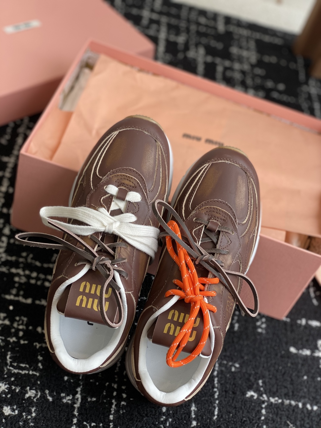 代购级
miumiu  25ss 春夏新款 厚底 运动休闲鞋 

简约造型，超轻原版开模鞋底，脚感妥妥满