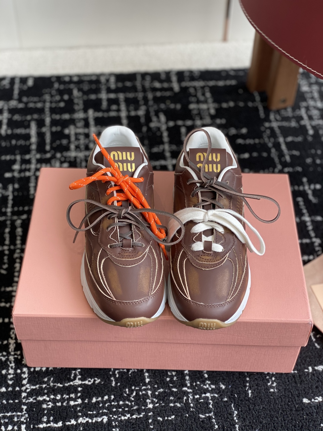 代购级
miumiu  25ss 春夏新款 厚底 运动休闲鞋 

简约造型，超轻原版开模鞋底，脚感妥妥满