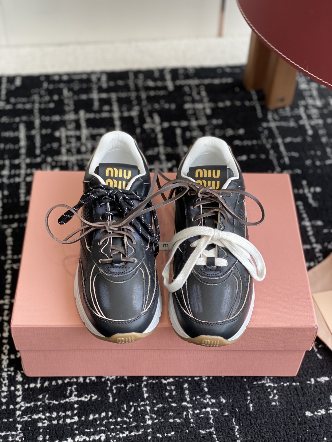 代购级
miumiu  25ss 春夏新款 厚底 运动休闲鞋 

简约造型，超轻原版开模鞋底，脚感妥妥满