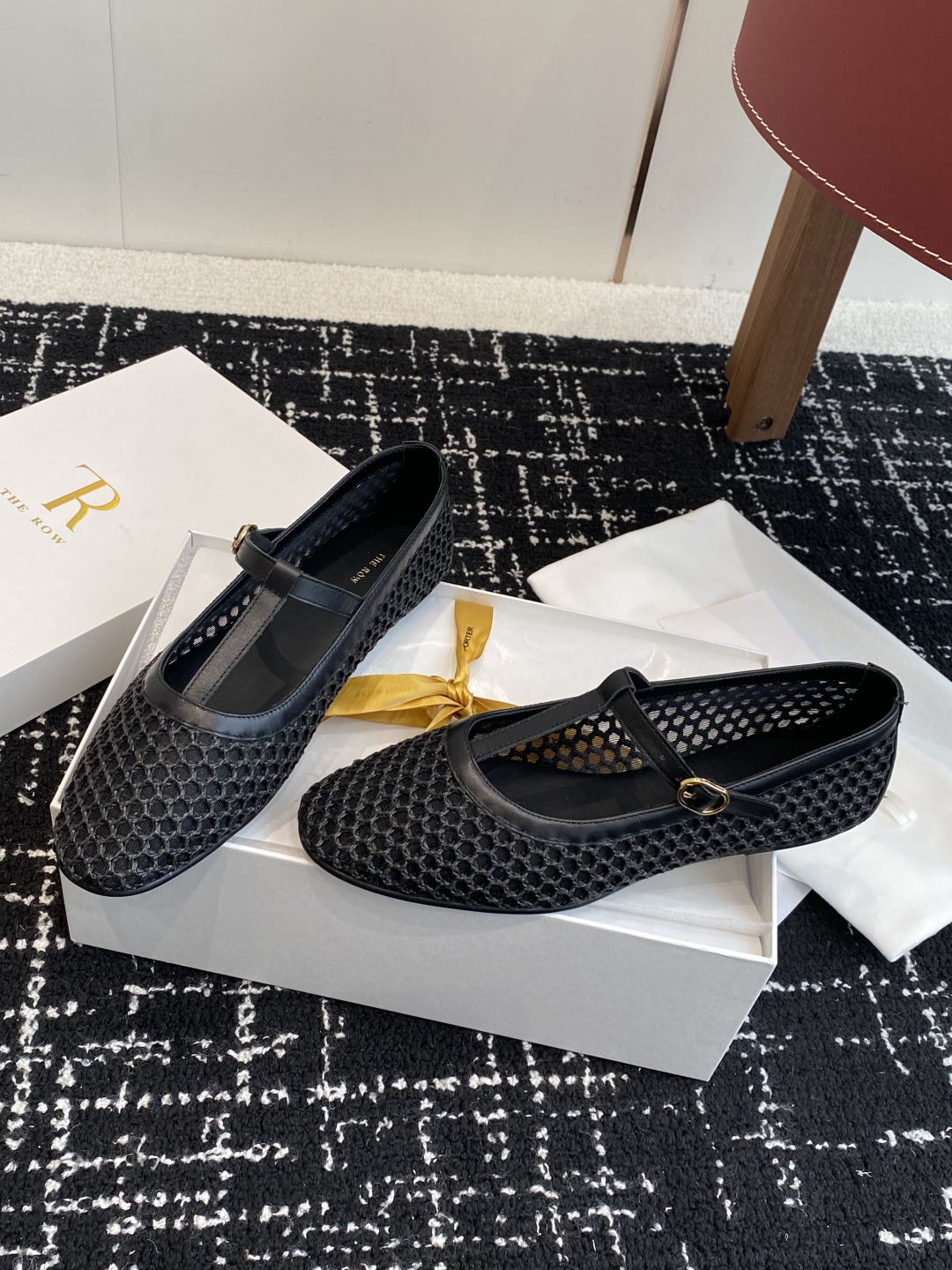 东莞代购级
THE ROW 25ss 网面透气 芭蕾舞鞋 单鞋

满满的少女风 既摩登又复古的味道 非常