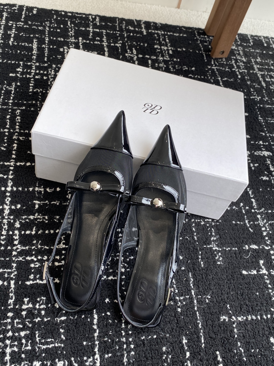 代购级
TOTEME 25ss 春夏 瑞士小众复古猫跟尖头凉鞋！这种复古休闲的风格真的格外受欢迎

鞋型