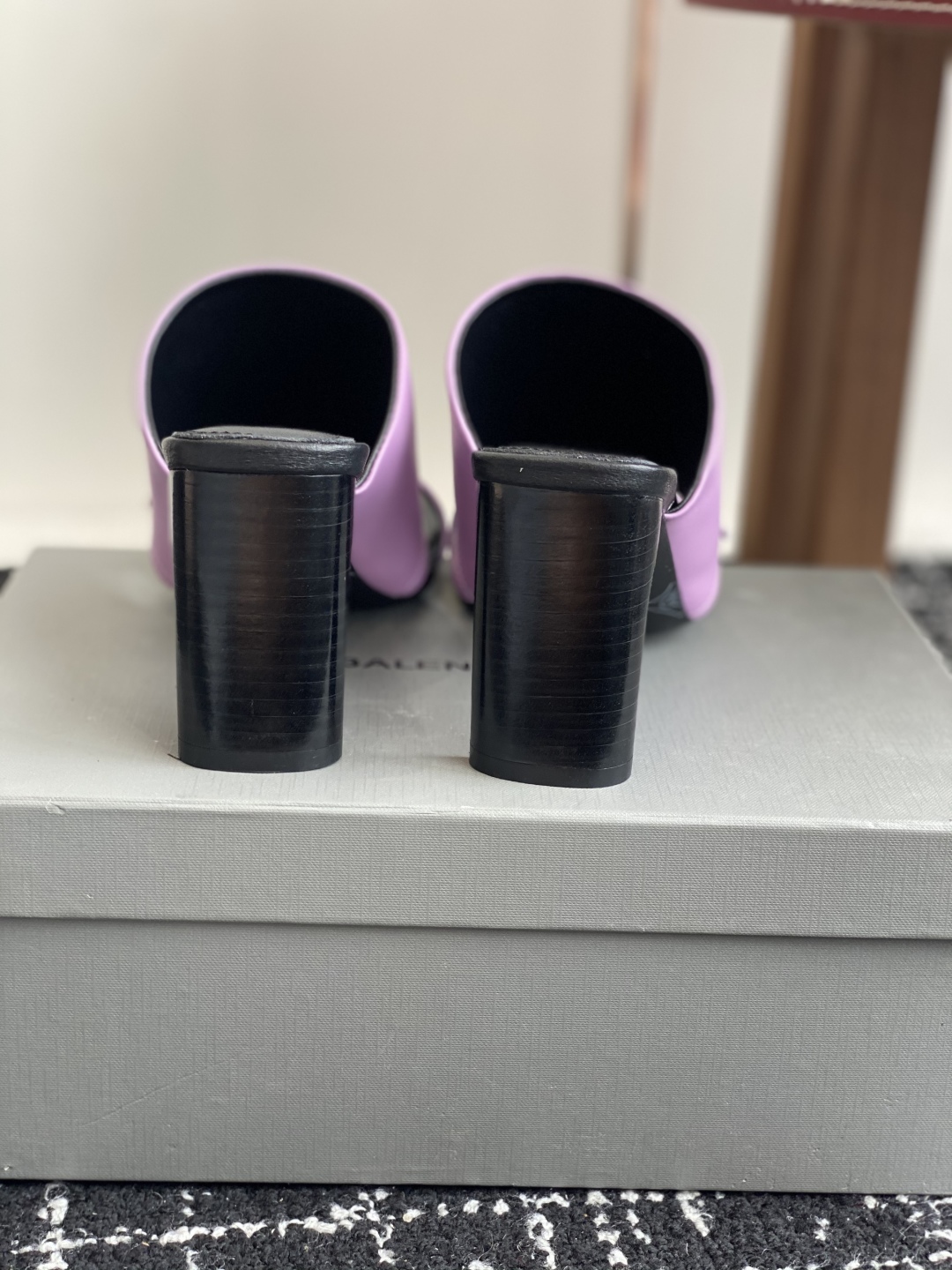 代购级
Balenciaga巴黎世家 25ss 夏季新款 高跟方头拖鞋 将时髦发挥到极致的 

巴黎世家