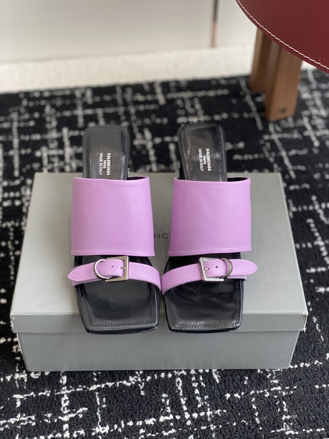 代购级
Balenciaga巴黎世家 25ss 夏季新款 高跟方头拖鞋 将时髦发挥到极致的 

巴黎世家
