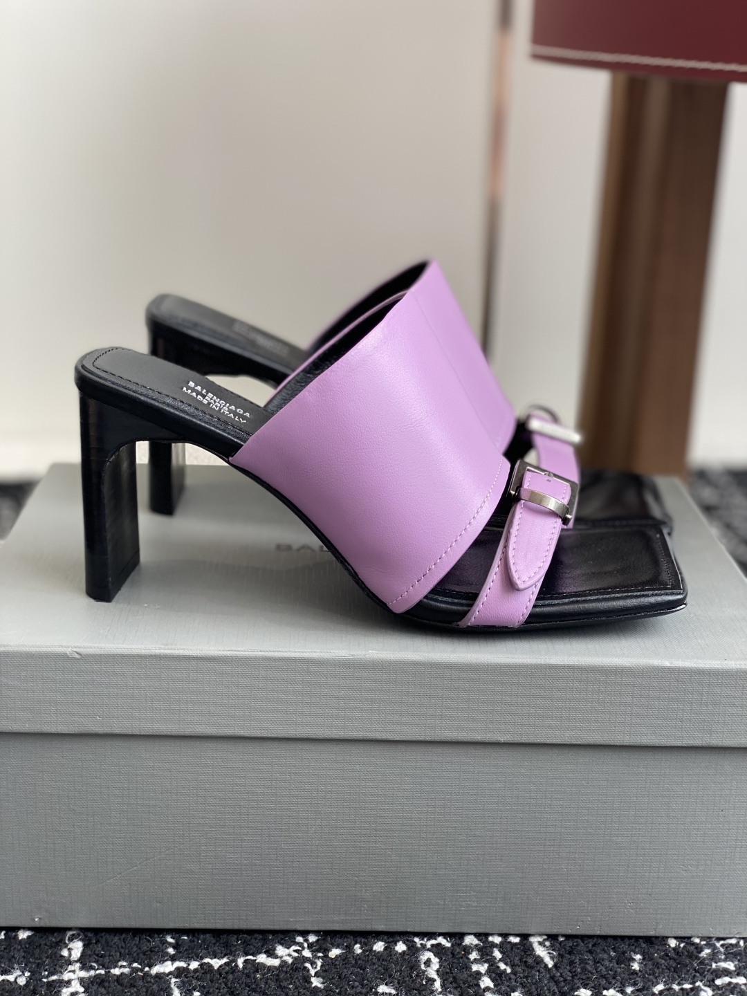 代购级
Balenciaga巴黎世家 25ss 夏季新款 高跟方头拖鞋 将时髦发挥到极致的 

巴黎世家