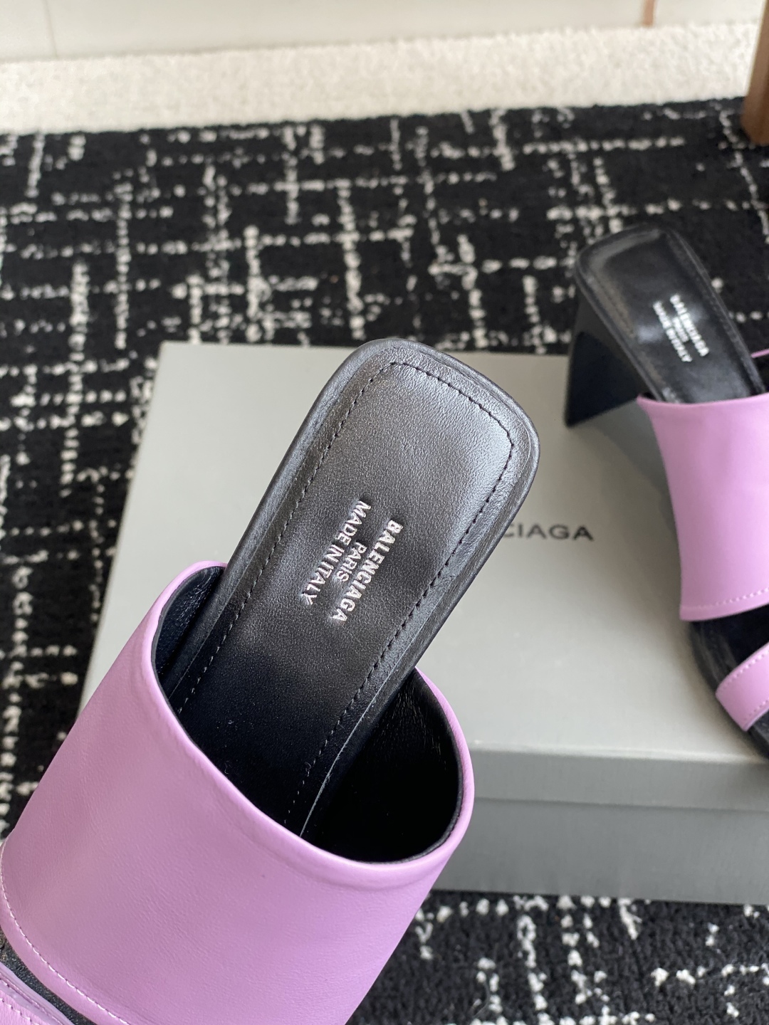 代购级
Balenciaga巴黎世家 25ss 夏季新款 高跟方头拖鞋 将时髦发挥到极致的 

巴黎世家