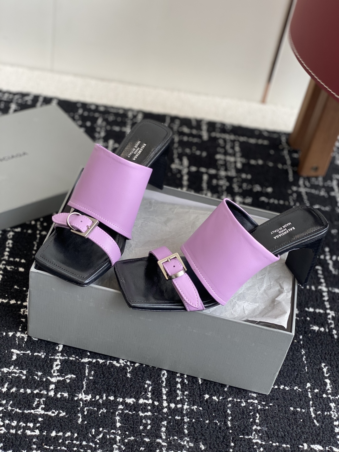 代购级
Balenciaga巴黎世家 25ss 夏季新款 高跟方头拖鞋 将时髦发挥到极致的 

巴黎世家