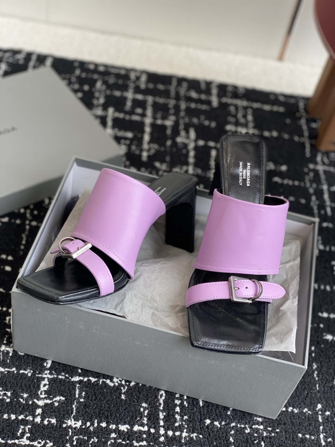代购级
Balenciaga巴黎世家 25ss 夏季新款 高跟方头拖鞋 将时髦发挥到极致的 

巴黎世家