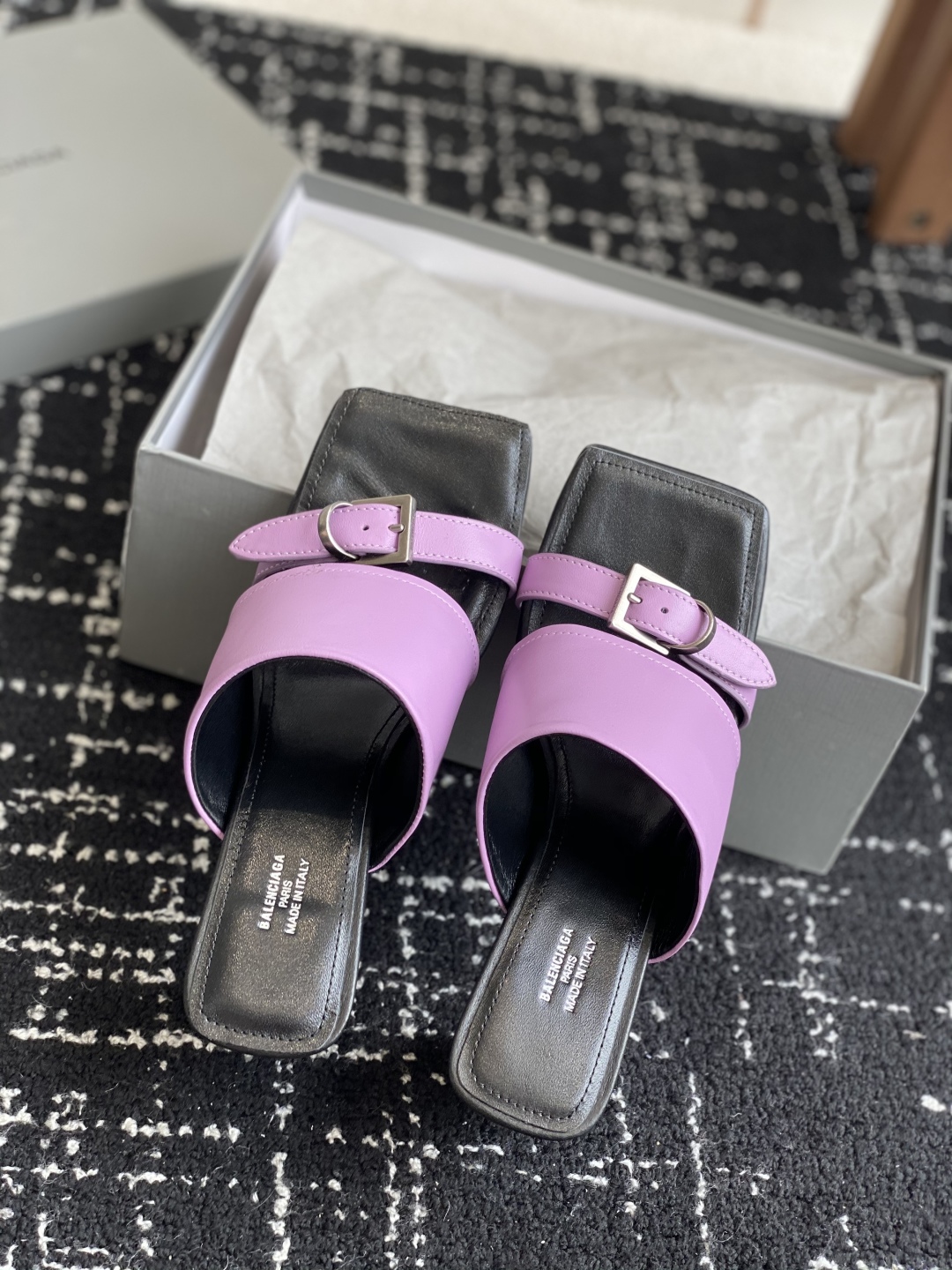 代购级
Balenciaga巴黎世家 25ss 夏季新款 高跟方头拖鞋 将时髦发挥到极致的 

巴黎世家