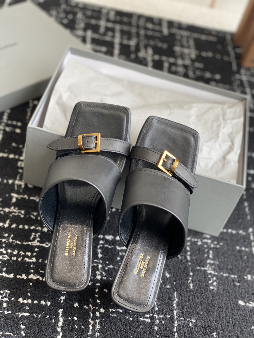代购级
Balenciaga巴黎世家 25ss 夏季新款 高跟方头拖鞋 将时髦发挥到极致的 

巴黎世家