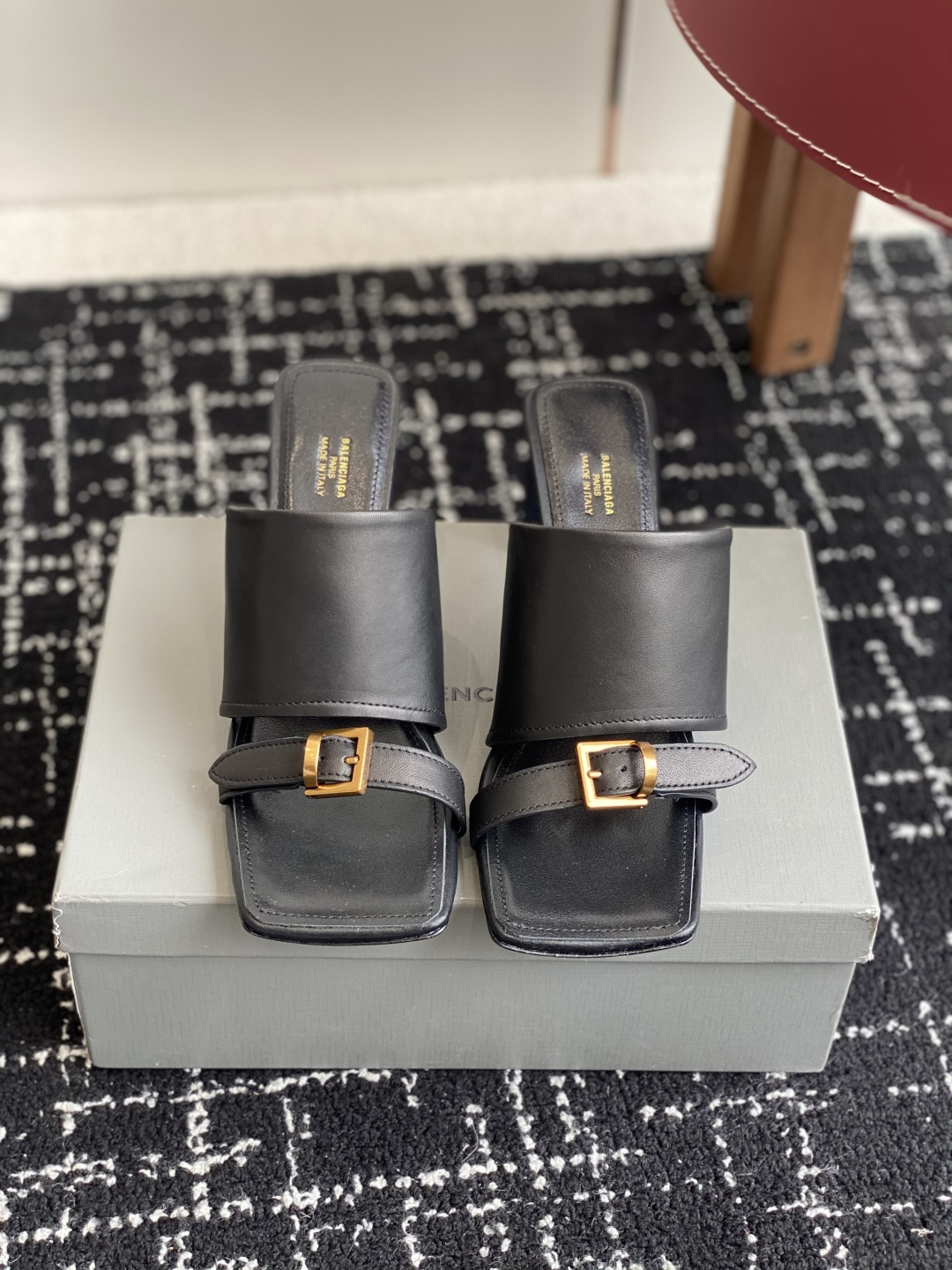 代购级
Balenciaga巴黎世家 25ss 夏季新款 高跟方头拖鞋 将时髦发挥到极致的 

巴黎世家