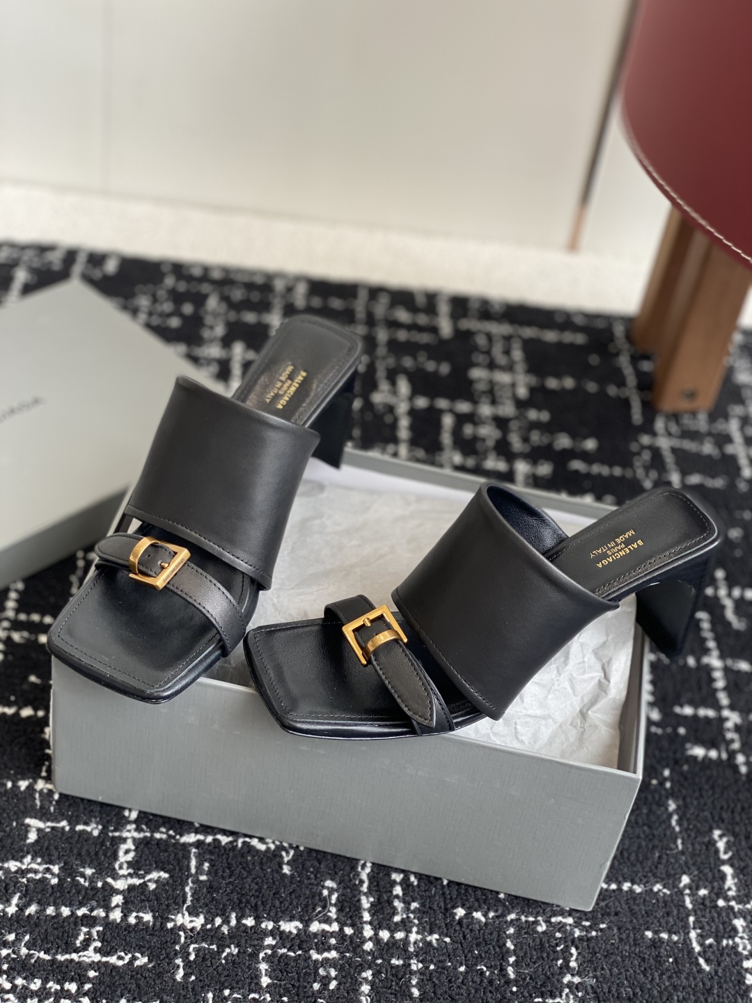 代购级
Balenciaga巴黎世家 25ss 夏季新款 高跟方头拖鞋 将时髦发挥到极致的 

巴黎世家