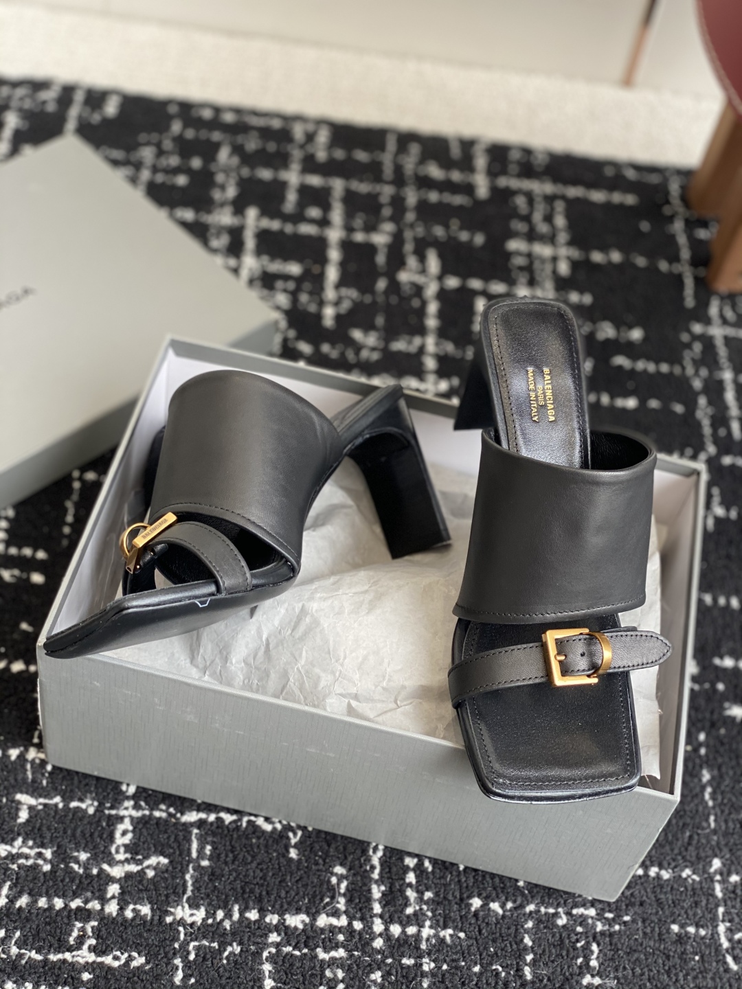 代购级
Balenciaga巴黎世家 25ss 夏季新款 高跟方头拖鞋 将时髦发挥到极致的 

巴黎世家