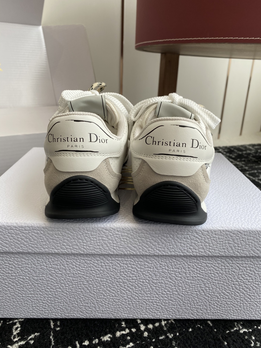 东莞代购级(官网同步✈️盒包装)
Dior D-Sketch 运动鞋于迪奥 25ss 春夏成衣系列发布秀