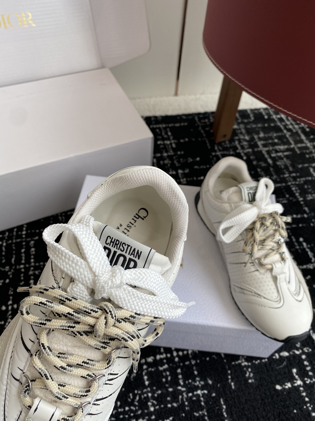 东莞代购级(官网同步✈️盒包装)
Dior D-Sketch 运动鞋于迪奥 25ss 春夏成衣系列发布秀