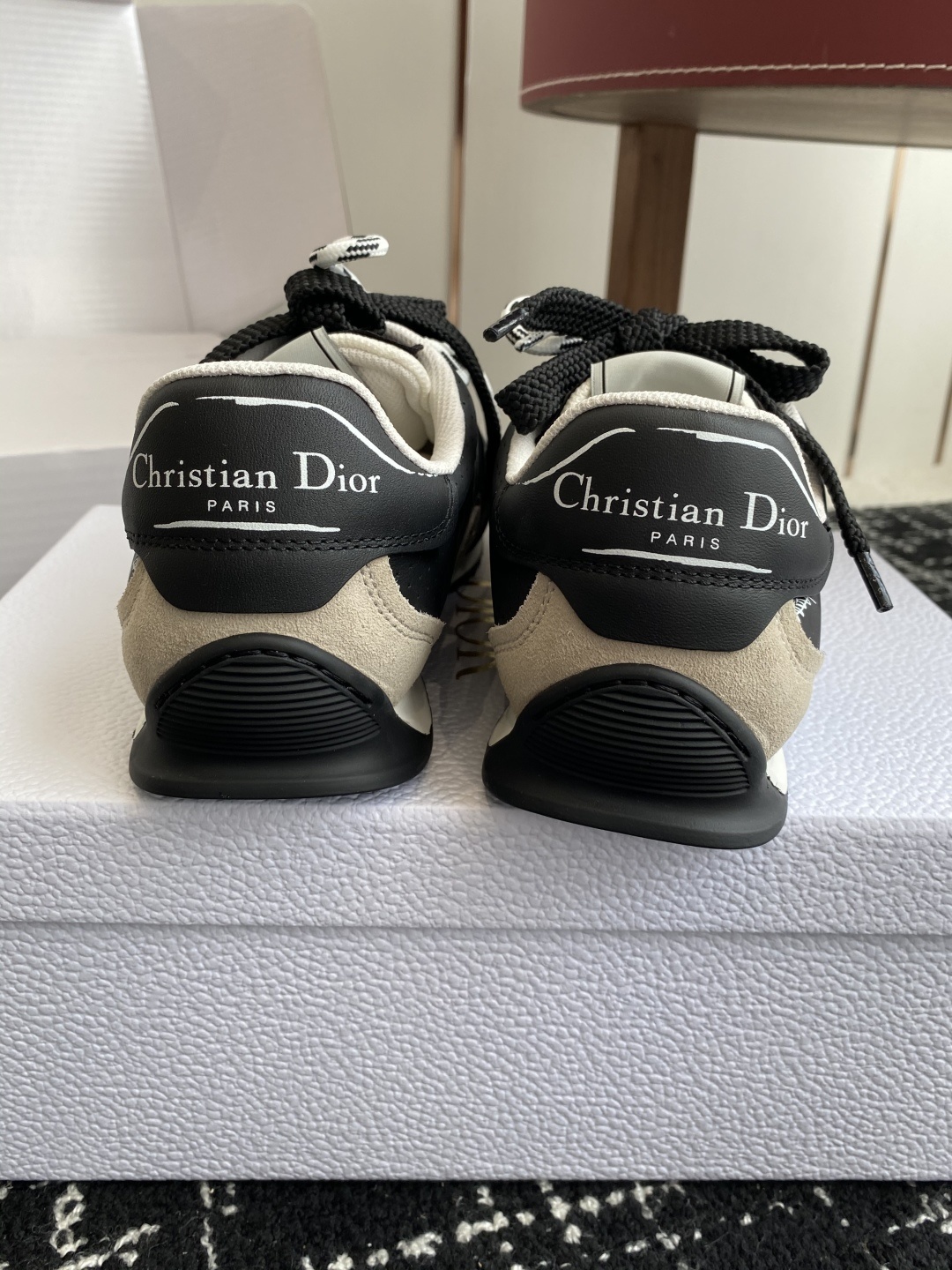 东莞代购级(官网同步✈️盒包装)
Dior D-Sketch 运动鞋于迪奥 25ss 春夏成衣系列发布秀