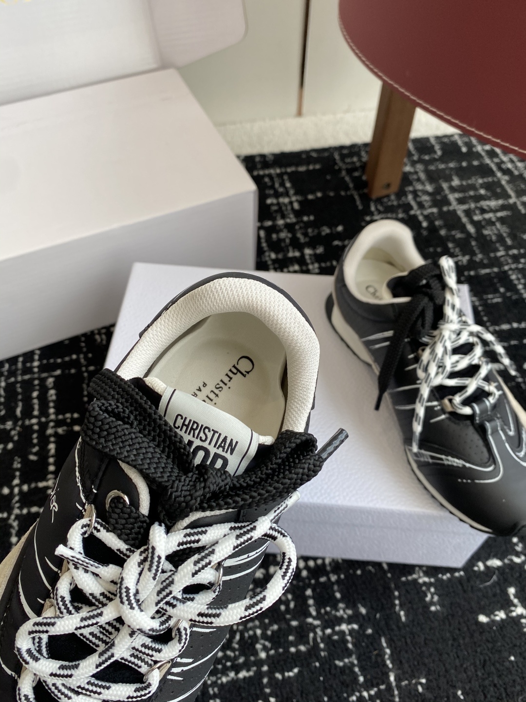 东莞代购级(官网同步✈️盒包装)
Dior D-Sketch 运动鞋于迪奥 25ss 春夏成衣系列发布秀