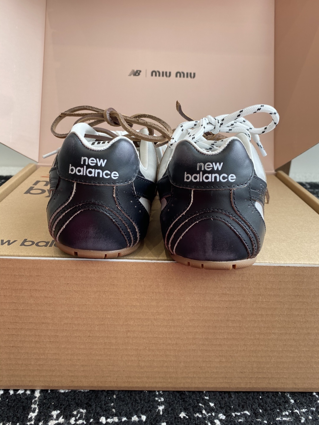 东莞代购级(官网同步✈️飞机盒包装)
MIU MIU✖️NEW BALANCE 530 缪缪 纽巴伦联名