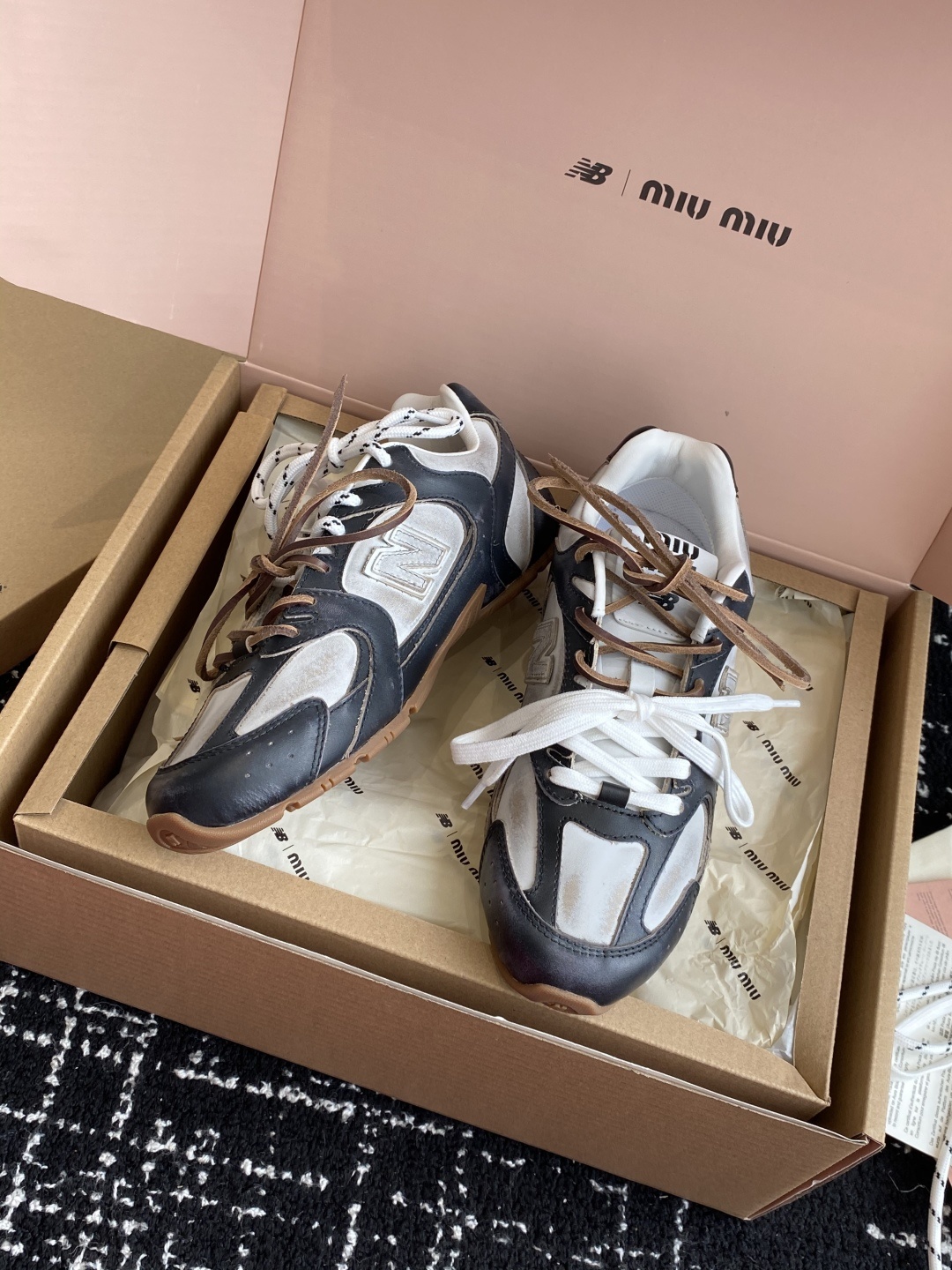 东莞代购级(官网同步✈️飞机盒包装)
MIU MIU✖️NEW BALANCE 530 缪缪 纽巴伦联名