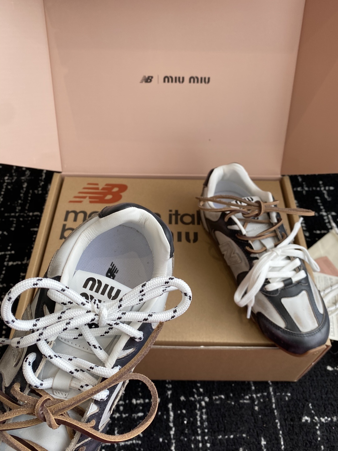 东莞代购级(官网同步✈️飞机盒包装)
MIU MIU✖️NEW BALANCE 530 缪缪 纽巴伦联名