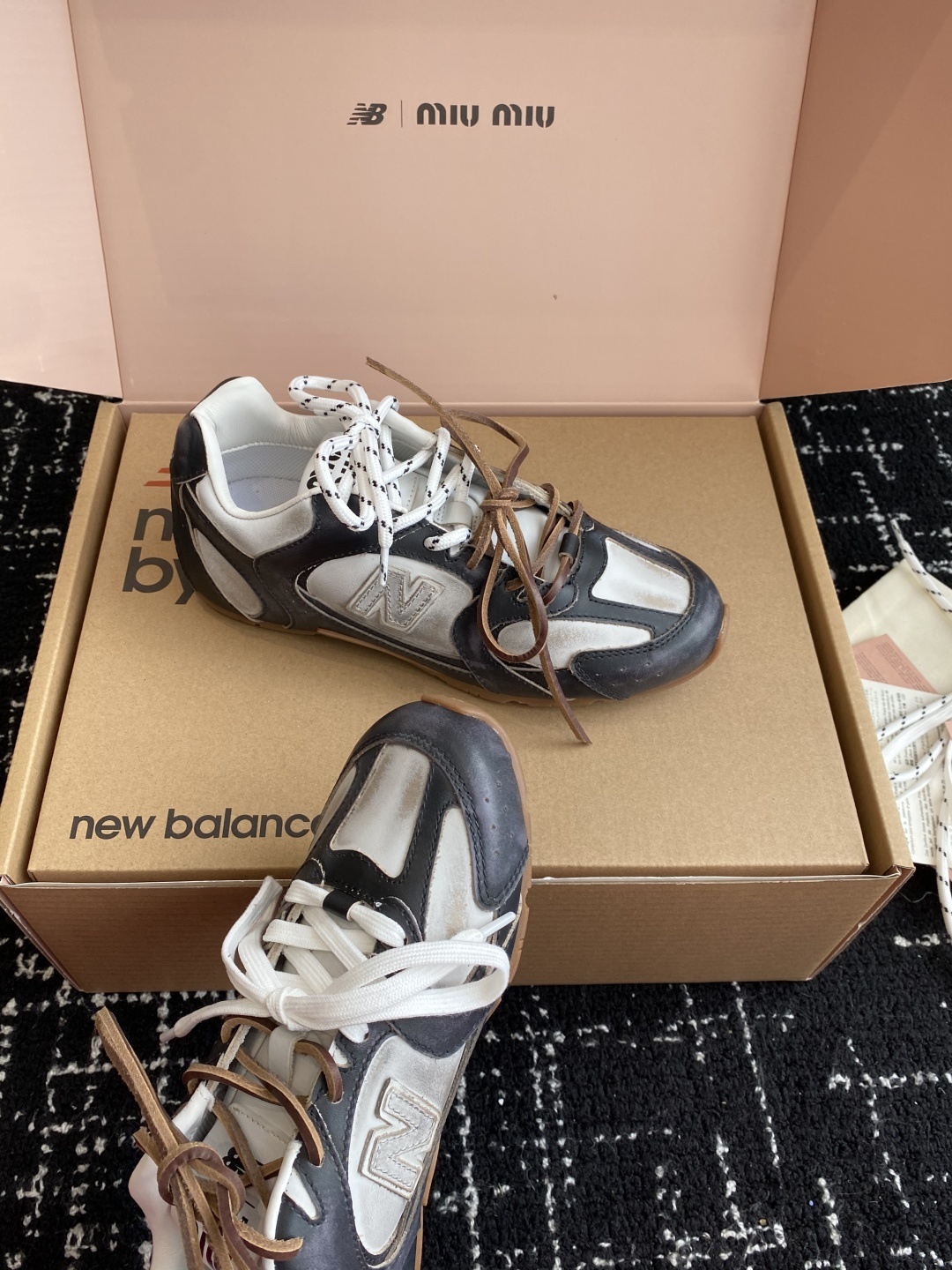 东莞代购级(官网同步✈️飞机盒包装)
MIU MIU✖️NEW BALANCE 530 缪缪 纽巴伦联名